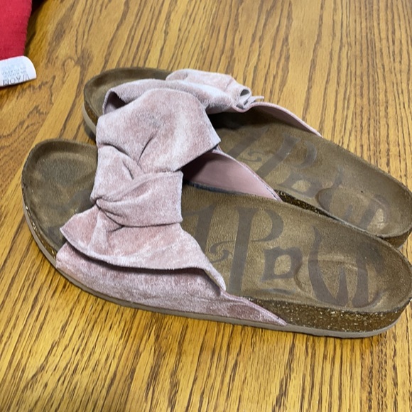 MadLove footbed sandal with mauve suede-like bow - Picture 2 of 3